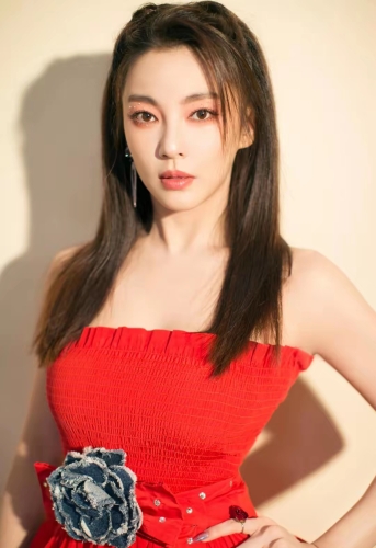 国产自美女在线精品尤物国产美女在线精品尤物，展现女性魅力与自信风采
