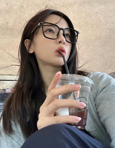 人妻不卡久久精品，展现真实生活中的美好瞬间精品rom